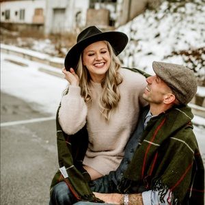 Meet your posher, Kristin.